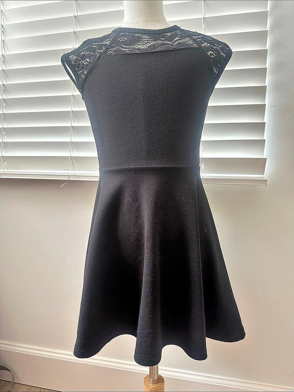 AQUA Floral Lace-Sleeve Dress Size Small Like New